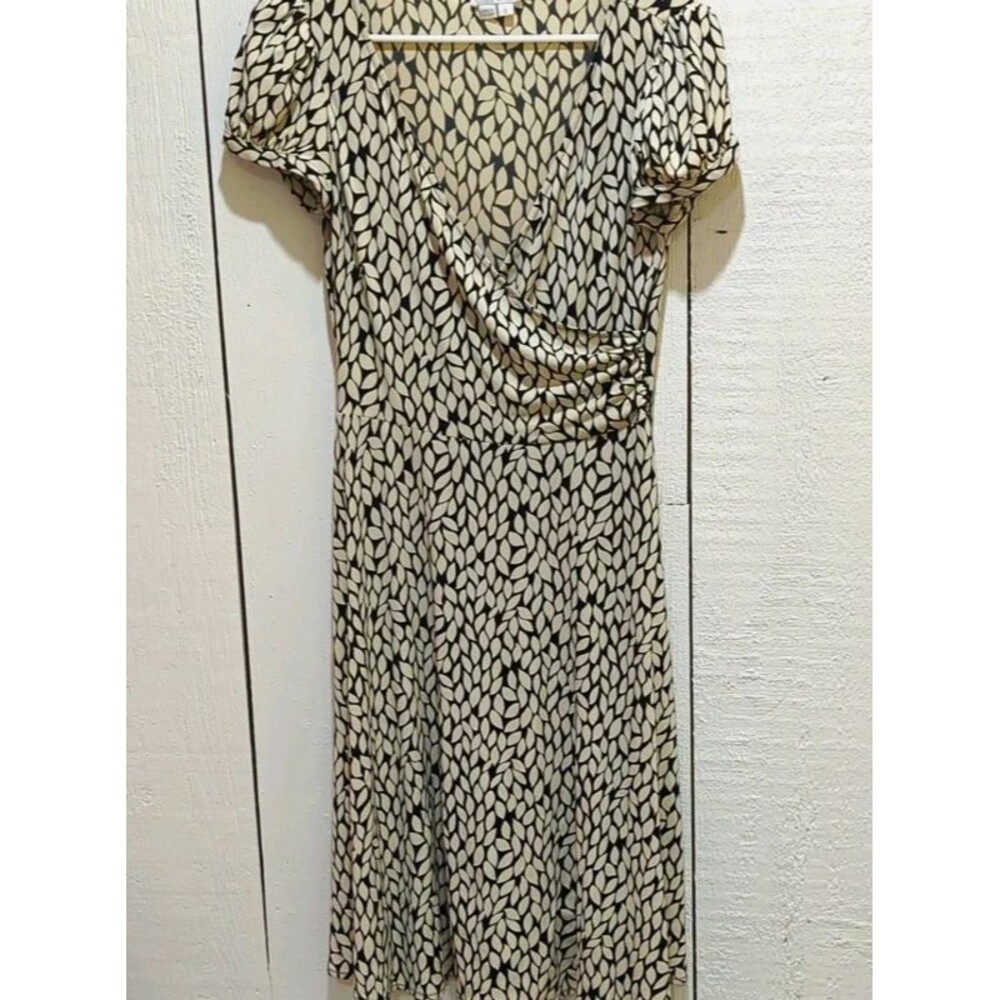 London Times Women’s Size 8 Beige/Black Geometric Wrap Ruched V-Neck Midi